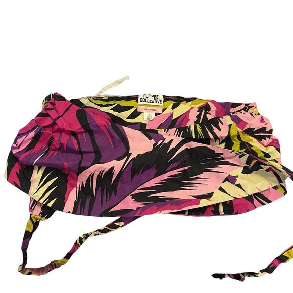 Future Collective x Alani Noelle Tropical Print Halter Crop Top L - Picture 7 of 12